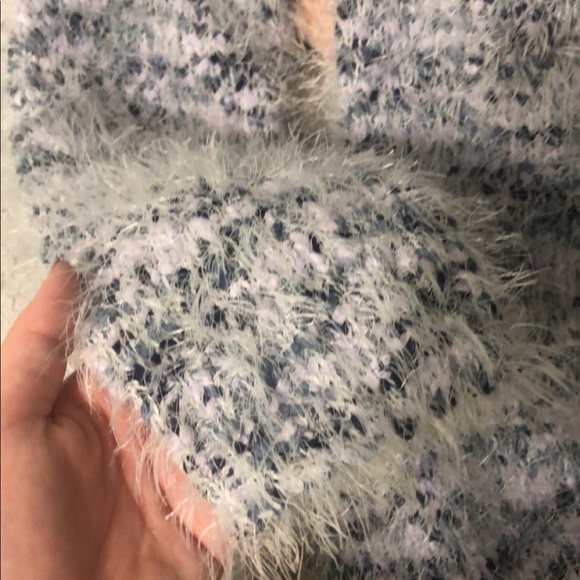 Súper cute and fluffy cardigan - Picture 2 of 2